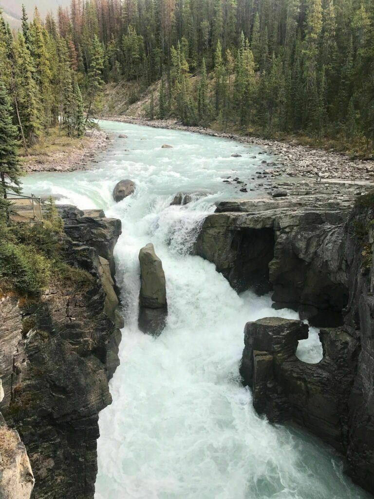 Sunwapta River to Fortress Lake